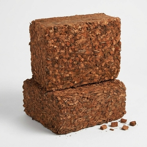 Bulk Supply of Eco-Friendly Coconut <b>Coir</b> Chips <b>Blocks</b> for Greenhouses Nurseries Growers Biodegradable Made in India - Product Image 2