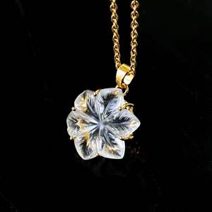 Collar con colgante de flor de cuarzo cristalino AAA para mujer, colgante de piedra preciosa de cuarzo cristalino tallado a mano, venta al por mayor de moda - Product Image 3