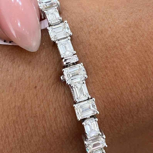 Pulsera de Moissanita con Corte Esmeralda, Estilo Diamante de Lujo, Joyería Brillante de Plata, Regalos Elegantes para Mujer, Joyería Fina Atemporal - Product Image 5