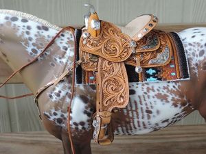 Silla de montar western de cuero tallado a mano de primera calidad, superventas 2026, con conchos plateados y almohadilla negra para caballo - Product Image 6