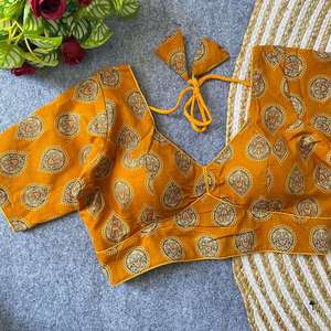 Blusa con estampado Ajarakh de diseñador, con gancho trasero y acolchado de algodón, completamente cosida y lista para usar. - Product Image 3