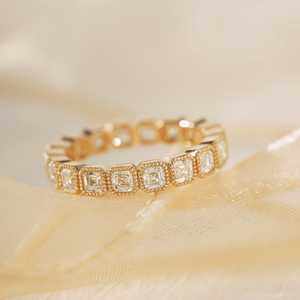 แหวนเพชรทรง Asscher ขนาด 2.5 มม. สุดหรู ดีไซน์ทันสมัย ได้รับการรับรองจาก IGI ตัวเรือนทองคำ ประดับเพชรแบบ Eternity รอบวง ดีไซน์หรูหราด้วยขอบแบบ Milgrain เหมาะสำหรับเป็นแหวนแต่งงาน - Product Image 2