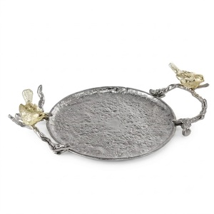 Bandeja de aluminio martillado con asas de pájaro doradas, plato decorativo de metal y bandeja de servicio plateada artesanal para regalos de boda - Product Image 6