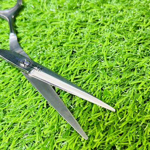Tijeras de Peluquería Profesionales Negras Premium para Corte de Cabello en Casa, para un Estilizado y Cuidado Precisos - Product Image 2
