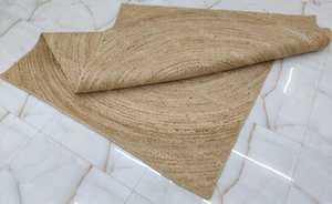 พรมปูพื้นทรงกลมทำมือจากปอกระเจา ลายขอบขาวดำ สไตล์โบโฮ ทำจากเส้นใยธรรมชาติถักด้วยมือ เหมาะสำหรับตกแต่งห้องนั่งเล่นสไตล์ฟาร์มเฮาส์ - Product Image 3