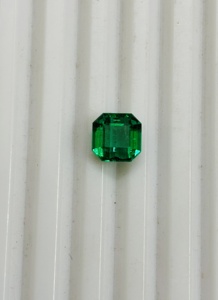 มรกตธรรมชาติ 3.90 กะรัต ทรงเหลี่ยม ตัดแบบ Emerald Cut ต้นกำเนิดจากประเทศแซมเบีย ได้รับการรับรองจาก IGI คุณภาพเกรด AAA+ ความใสเยี่ยม สีเขียวสดใส จาก Sadiya International - Product Image 5