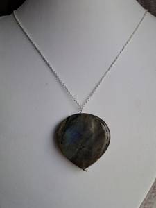 Pendentif en labradorite avec chaîne en argent sterling, bijoux en pierres précieuses faits à la main, design élégant pour femmes, vente en gros, exportation - Product Image 3