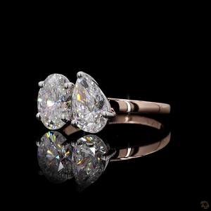 Anillo Toi et Moi de diamante cultivado en laboratorio ovalado y pera de 2 quilates en oro rosa de 14 quilates - Product Image 3