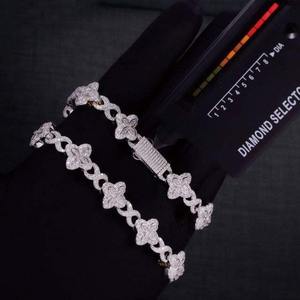 Vente flash - Bracelet cubain à maillons en forme de fleur à quatre feuilles en argent 925 avec diamants VVS pour la mode quotidienne et les fêtes, disponible au prix d'exportation - Product Image 6