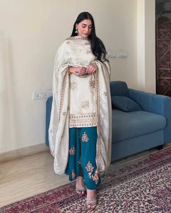 Ensemble haut, bas et dupatta en soie Chinon avec broderies lourdes, travail de broderie à la main et dentelle - Product Image 1