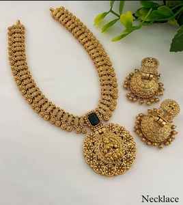 Ensemble de bijoux ethniques en or antique en gros, collier de temple finition mate de qualité supérieure avec jhumkas traditionnelles, bijoux de costume festifs - Product Image 4