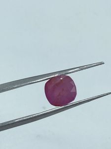 Piedra Preciosa de Rubí Natural de Color Rosa Púrpura de Alta Calidad, Corte Cojín, 3.67 Quilates, por Exportador al Mejor Precio - Product Image 3