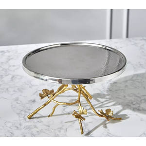 Soporte de metal para tartas de mesa al por mayor con diseño de hojas botánicas, base de rama dorada y bandeja plateada martillada - Product Image 1