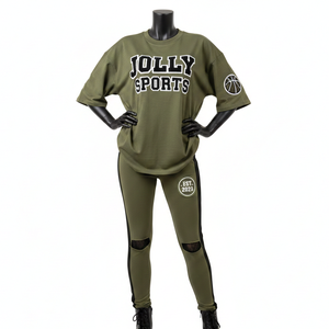 Ensemble femme haut de gamme : T-shirt vert olive en coton, polyester et élasthanne 200 GSM et legging noir 240 GSM avec logo imprimé en relief - Product Image 1