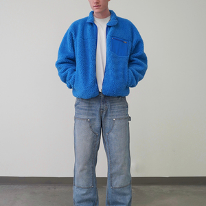 Veste en polaire sherpa de luxe, personnalisée, bleu, avec logo en fourrure peluche sur le devant, fermeture éclair, vêtement d'extérieur tendance pour l'hiver - Product Image 5