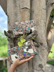 Nouveau Western élégant cheveux sur peau couleur usiné fourrure cuir pochette femmes conçu sac à main vente chaude en cuir usiné portefeuille Unique - Product Image 4