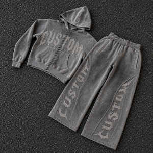 Conjunto de Sudadera con Capucha y Cremallera Gris Lavado Personalizado, Estampado de Letras Góticas, Sudadera con Tachuelas y Pantalones, Ropa Urbana de Dos Piezas de Marcas de Moda - Product Image 1