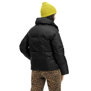 Chaqueta acolchada informal para mujer con corte ajustado y forro de material suave para máxima calidez. - Product Image 2