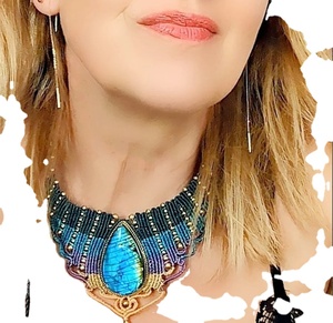 Collier tendance en macramé, cadeau fête des Mères, pendentif artisanal en pierres précieuses, collier ras du cou en labradorite, collier de perles de pierre de lune - Product Image 1