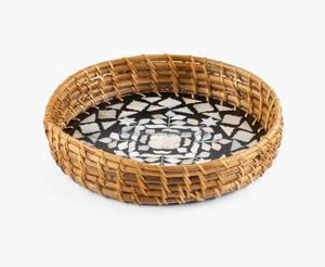 Bandeja redonda de ratán con incrustaciones de madreperla asequible artesanal, artesanía india sofisticada para una decoración festiva de comedor elegante - Product Image 3