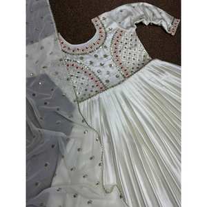 ชุด anarkali ดีไซเนอร์และ dupatta สำหรับชุดปาร์ตี้งานแต่งงาน - Product Image 3