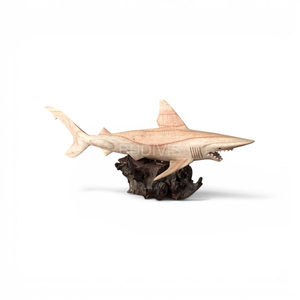 Statue de requin blanc en bois faite à la main, base de présentation rustique en bois flotté, décoration d'intérieur nautique, accent de vie marine - Product Image 1