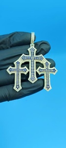 Pendentif Triple Croix Iced Out Luxe en Argent Sterling 925 Plaqué Or 18K avec Moissanite, Bijou Religieux Cadeau pour Homme - Product Image 3
