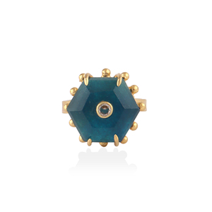Bague ajustable en laiton plaqué or 18 carats avec apatite et jade sertis à griffes, motif hexagonal géométrique, ornée de zircons blancs, style créateur, ouverte et perlée - Product Image 2