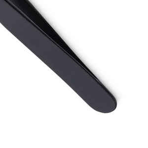 Pinza de depilar de alto rendimiento para mujeres y hombres, punta inclinada de precisión para resultados suaves y limpios - Product Image 4