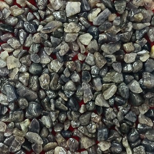 Éclats de pierre semi-précieuse Iolite pour la fabrication de bijoux, l'artisanat et la lithothérapie – Éclats bruts naturels d'Iolite par des consignataires indiens - Product Image 3