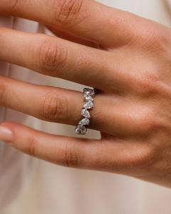 Anillo de eternidad con diamantes cultivados en laboratorio de corte pera norte-sur de 2.00 TCW, certificado por IGI - Product Image 4