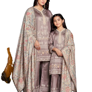 Ensemble traditionnel Royal Bandhani pour femmes, en satin, longueur au sol, pour mariage/fête - Product Image 1