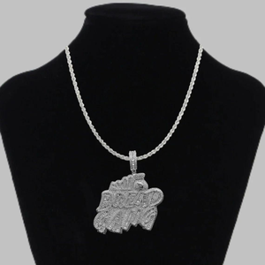 Collier personnalisé Luxira Jewels en argent 925 plaqué or rose avec pendentif en moissanite, breloque hip-hop en forme de lettre, micro-incrustation - Product Image 1