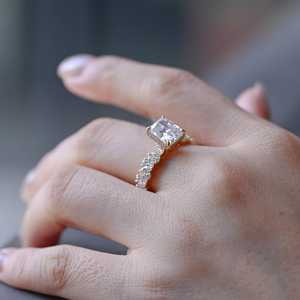 Anillo de lujo con halo de diamantes de corte radiante de 1.00 quilates, banda de medio racimo, oro macizo de 14K, diamantes cultivados en laboratorio, regalo de boda para mujer - Product Image 5