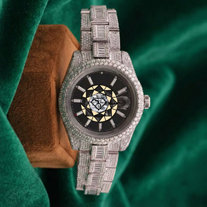 Reloj de Lujo con Moissanita y Cuarzo, Visualización de Fecha, Bisel Redondo de Acero Inoxidable, Esfera de 46 mm, Números Romanos, Ecológico, para Hombre - Product Image 2