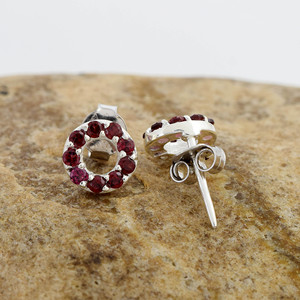 Clásicos Pendientes de Plata de Ley 925 con Granate, Diseño Geométrico, Engaste de Garra, para Mujer, Ideales para Fiestas, Bodas o como Regalo de Aniversario - Product Image 3