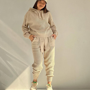 Ensemble de survêtement côtelé en maille pour femme, personnalisé, avec sweat à capuche et pantalon de jogging, fabrication OEM ODM, marque privée, vente en gros - Product Image 3