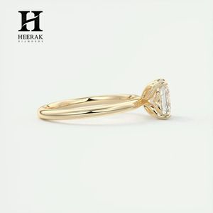 Bague de fiançailles de luxe en or jaune 18 carats avec diamant taille Asscher et diamant solitaire taille émeraude carrée cultivé en laboratoire pour femme - Product Image 2