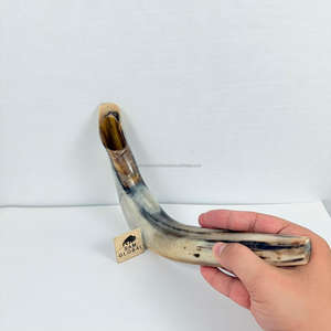 ชอฟาร์เยเมนีทำมือจำนวนมาก ทำจากเขาสัตว์ธรรมชาติ สำหรับเป่าในวันรอชฮาชานะ โคเชอร์ กูดู ราม  เป็นมิตรกับสิ่งแวดล้อม ขัดเงาด้วยเทคนิคพิเศษ - Product Image 1