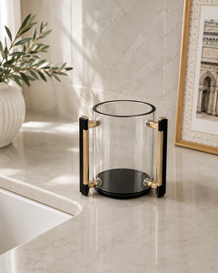 Tasse de lavage juive moderne en acrylique transparent (Lucite) à deux poignées, surface polie, pour Purim et Pessa'h, à poser sur comptoir - Product Image 2