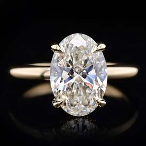Anillo de Platino 950 con Diamante Cultivado en Laboratorio, Corte Ovalado, Halo Oculto, Estilo Catedral, Marca Privada de Joyería de Lujo, Proveedores Directos - Product Image 1