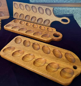 Plateau en bois massif pour œufs farcis, plateau de service en bois avec poignée pour la présentation du petit-déjeuner - Product Image 2