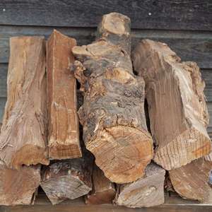 Bois de chauffage de qualité supérieure séché au four, emballage personnalisé et service OEM/ODM pour l'exportation et les distributeurs locaux, vente en gros - Product Image 1
