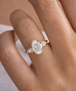 Bague de fiançailles de luxe en or 14 carats avec diamant de laboratoire ovale certifié IGI, alliance éternité à griffes simples, cadeau de mariage pour femme - Product Image 6