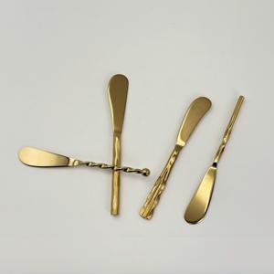 Produits très demandés : Ensemble de 4 couteaux à beurre et à fromage en acier inoxydable avec 4 poignées différentes, finition dorée, pour la maison - Product Image 3