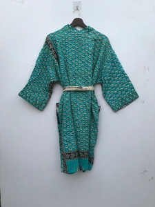 Nouvelle arrivée, veste longue matelassée Kantha, pur coton, faite à la main, manches chauve-souris brodées, col en V, motif floral, écologique, pour femmes - Product Image 6