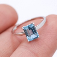 Bague en argent sterling 925 avec topaze bleue taille émeraude naturelle, sertie sur 4 griffes, Memoria Jewels, vente en gros