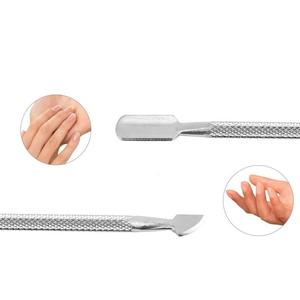 Pousse-cuticules professionnel en acier inoxydable pour un soin précis des cuticules, le nettoyage des ongles, la mise en forme et la manucure et pédicure en salon - Product Image 4