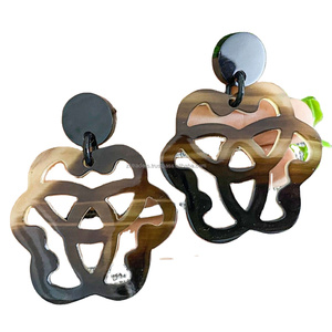 Boucles d'oreilles pendantes faites à la main en corne de buffle, modèle 2025, luxe moderne, personnalisation, pour femmes, accessoires de mode tendance - Product Image 3