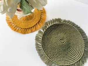 Sous-verres en macramé faits à la main Curio Craft, en polyester et coton, style moderne, avec bordure à franges, résistants à la chaleur, plusieurs tailles disponibles - Product Image 2